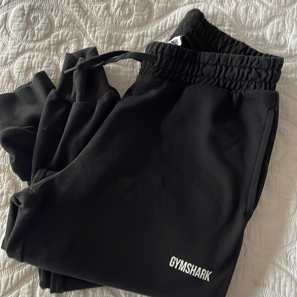 Gymshark Pants - Women's Gymshark full-length black joggers with pockets  Size Small